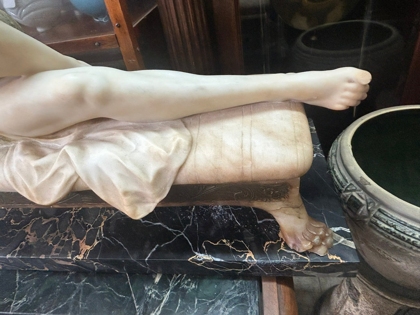 ANTIQUE MARBLE AND ALABASTER EGYPTIAN REVIVAL STYLE WOMAN LAYING DOWN STATUE