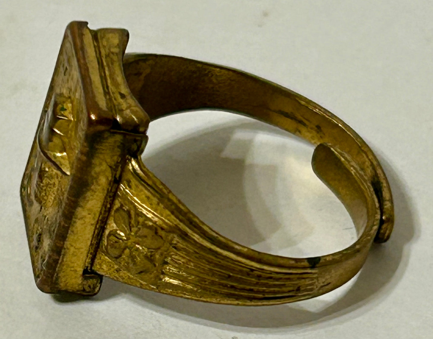 DICK TRACY SECRET COMPARTMENT RING