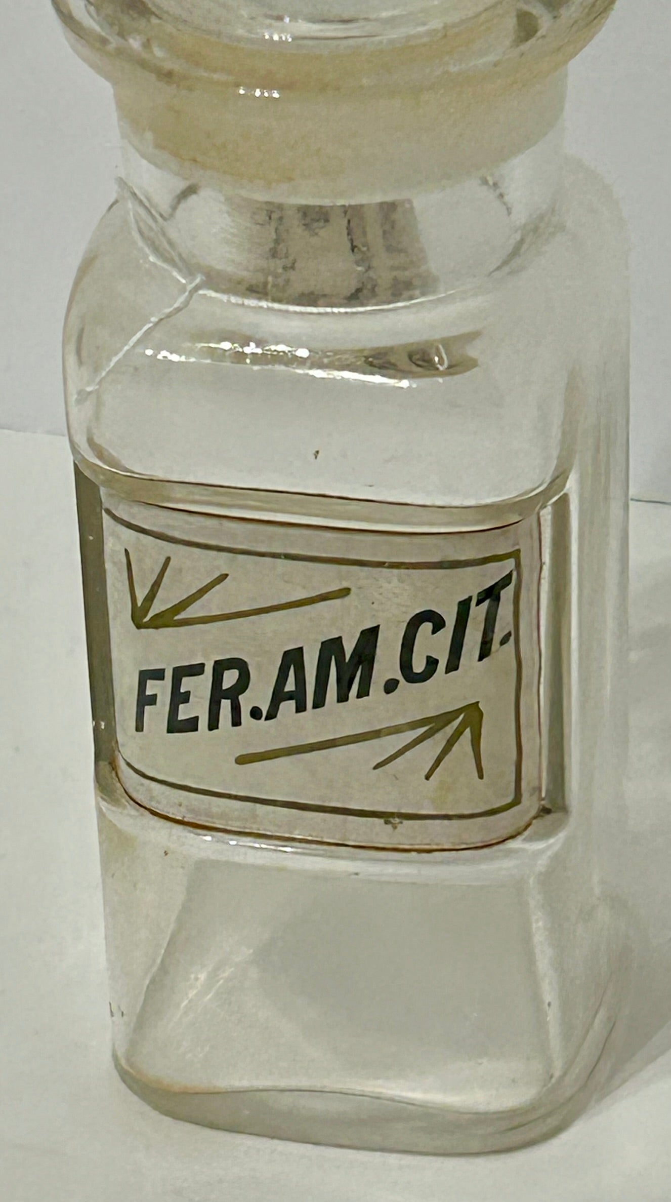 DRUGGIST ANTIQUE LABEL UNDER GLASS " FER.AM.CIT" BOTTLE