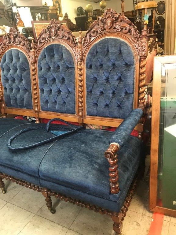 1870 TUFTED VICTORIAN SETTEE AND TWO CHAIRS