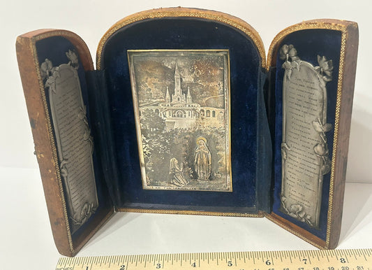 ANTIQUE METAL ENGRAVED RELIGIOUS PLAQUE IN CASE