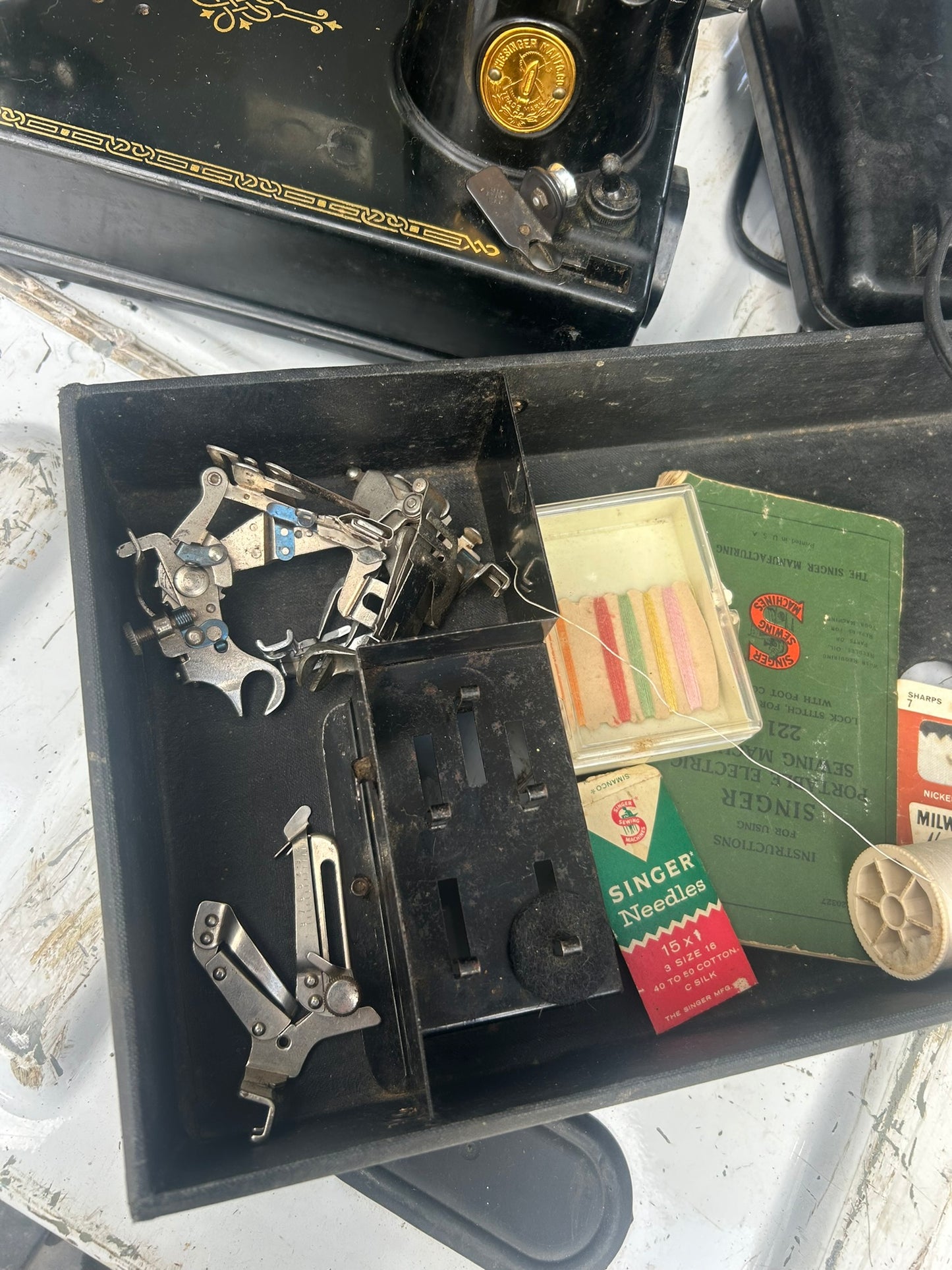 SINGER 221 FEATHERWEIGHT SEWING MACHINE FOR SALE