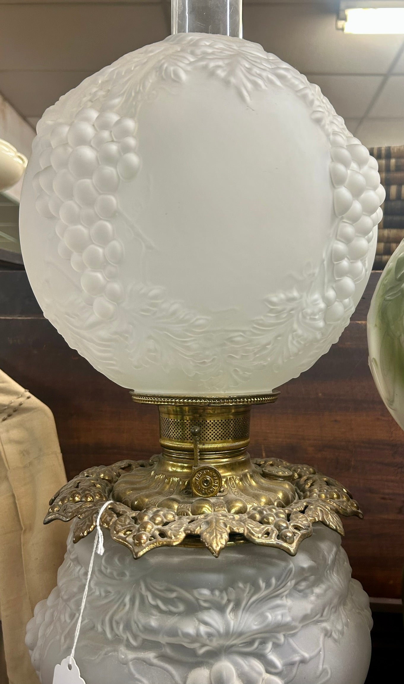 ANTIQUE SATIN GLASS GRAPE DESIGN GONE WITH WIND LAMP