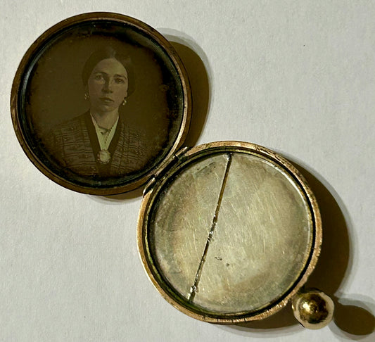 DAGUERREOTYPE PHOTO LOCKET