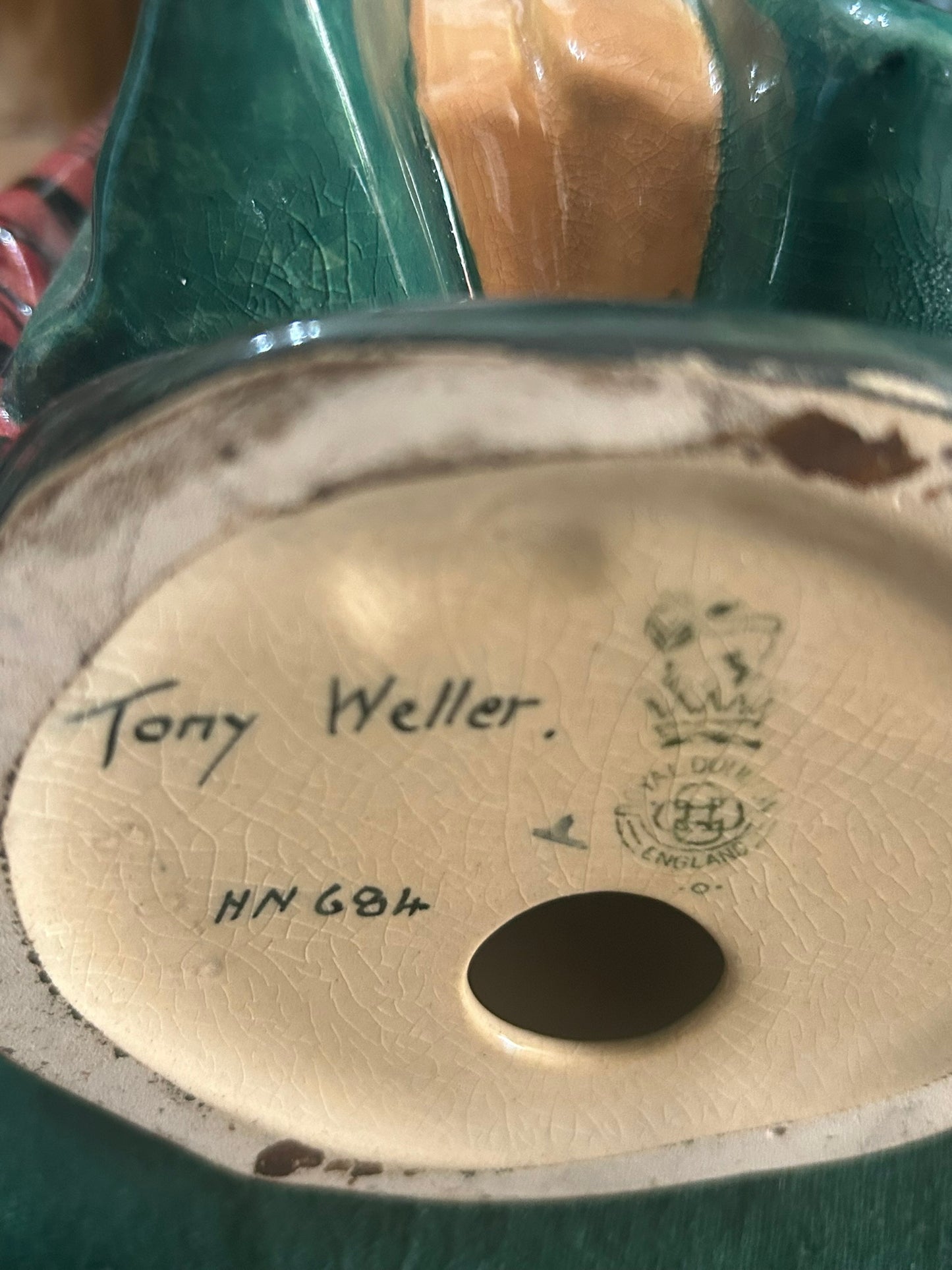 ROYAL DOULTON RARE HN 684 TONY WELLER LARGE DICKENS FIGURE