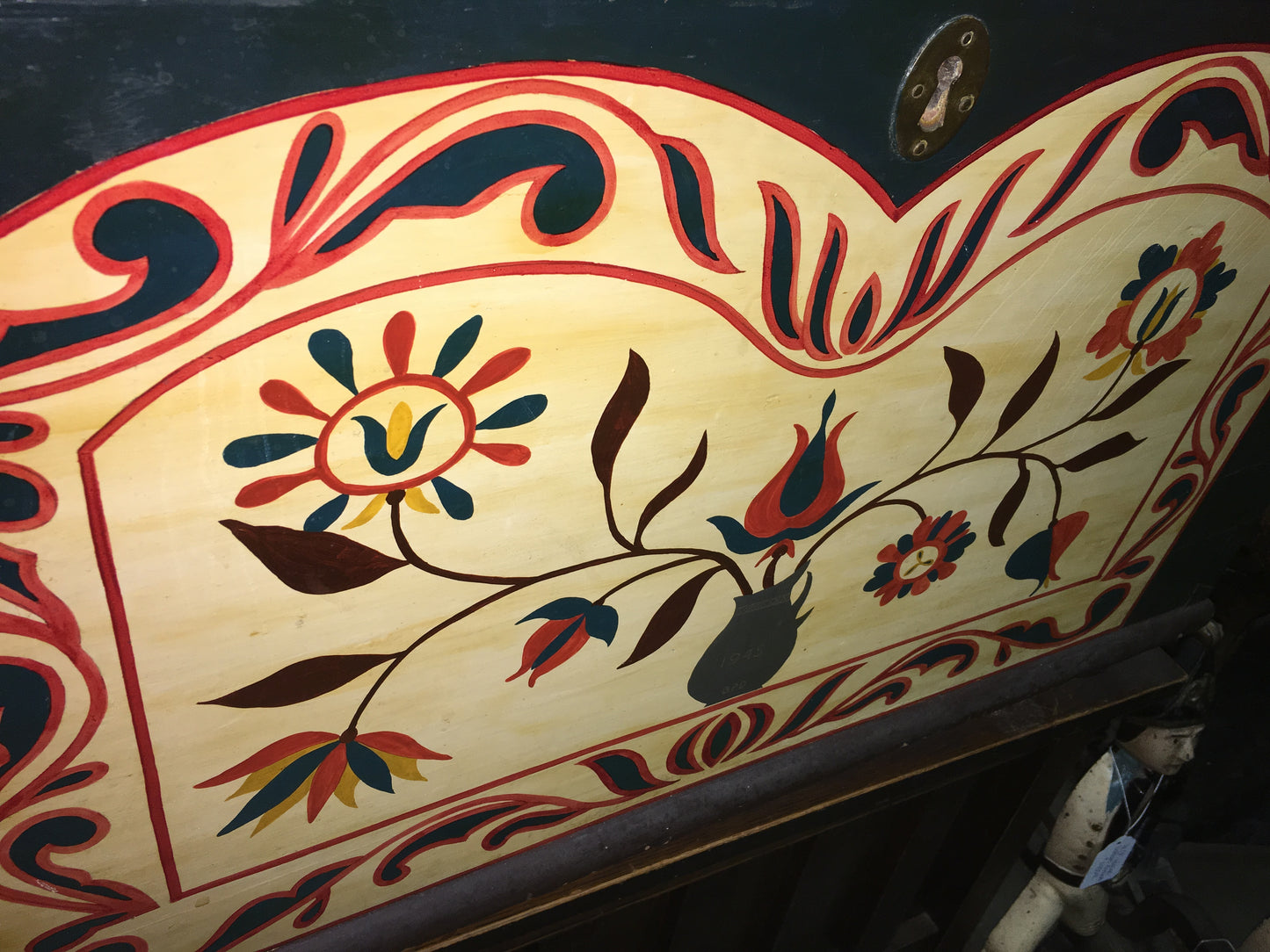 PENNSYLVANIA STYLE PAINT DECORATED EARLY WOODEN CHEST