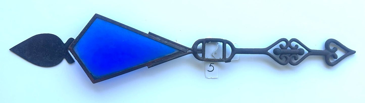 ANTIQUE LIGHTNING ROD ARROW WITH BLUE GLASS "KITE" TAIL