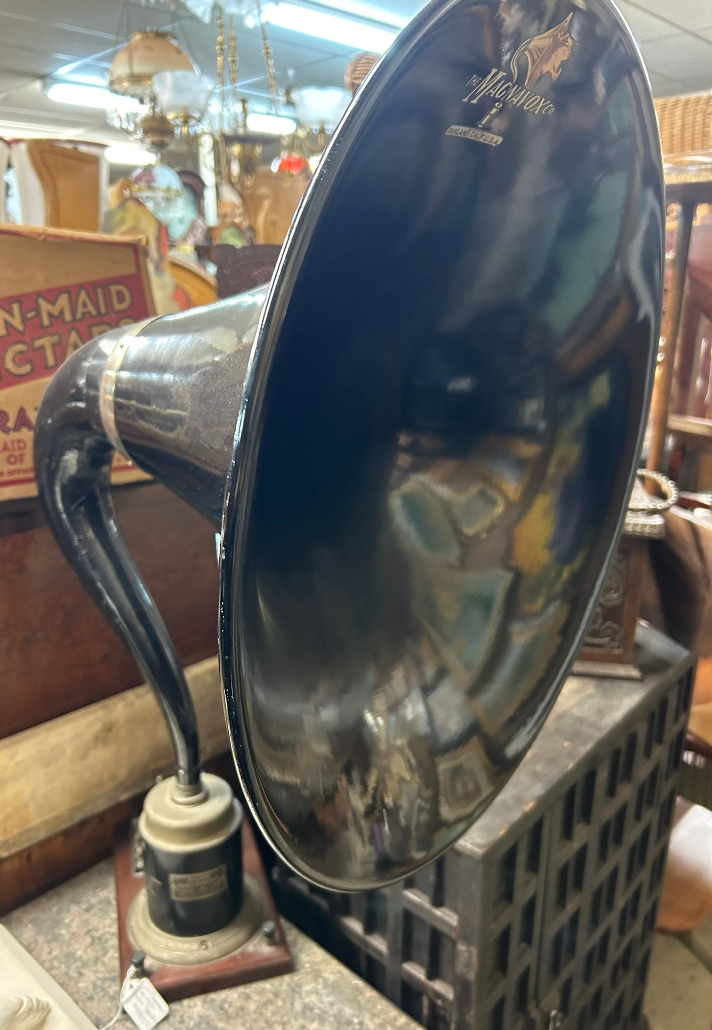 LARGE ANTIQUE MAGNAVOX RADIO SPEAKER