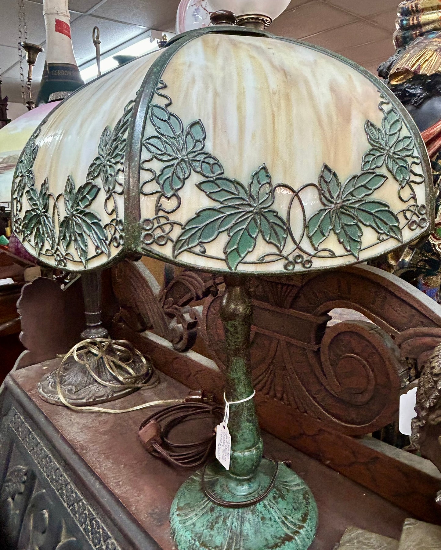 HANDEL TABLE LAMP WITH LEAF DESIGN OVERLAY SLAG