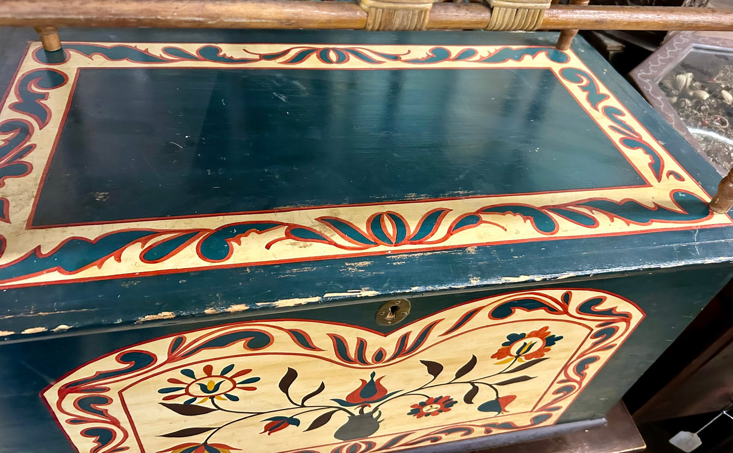 PENNSYLVANIA STYLE PAINT DECORATED EARLY WOODEN CHEST