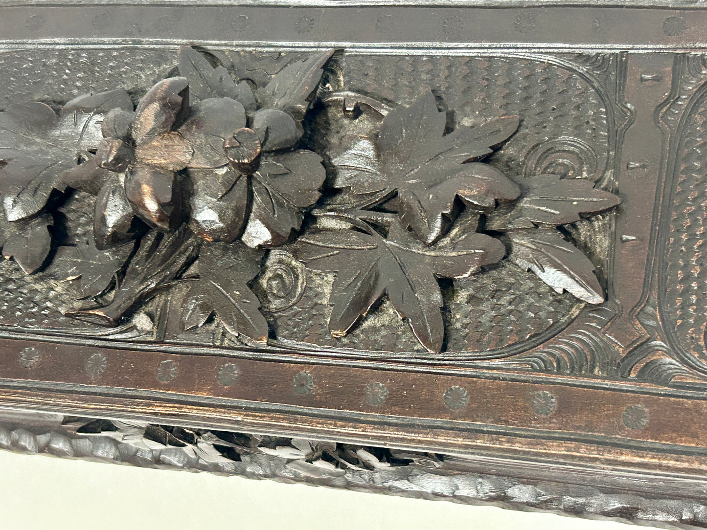 ANTIQUE CARVED WITH LEAVES LATE 1800'S BOX