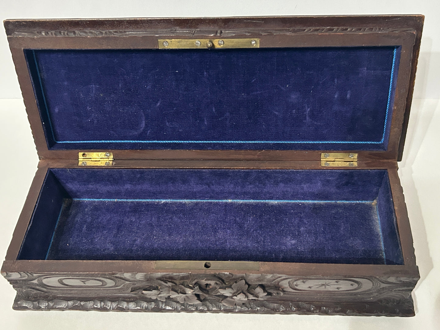 ANTIQUE CARVED WITH LEAVES LATE 1800'S BOX