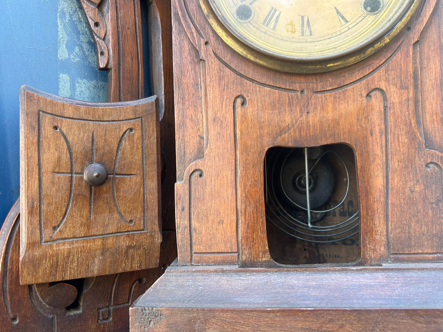 ANTIQUE FANCY HANGING CORNER CLOCK
