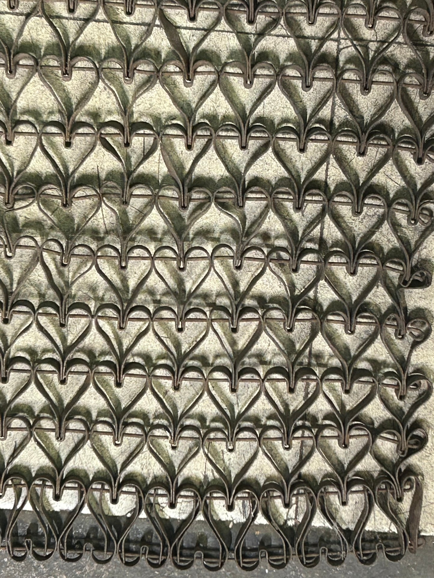 IRON ANTIQUE SCRAPER MAT WITH HEART DESIGNS