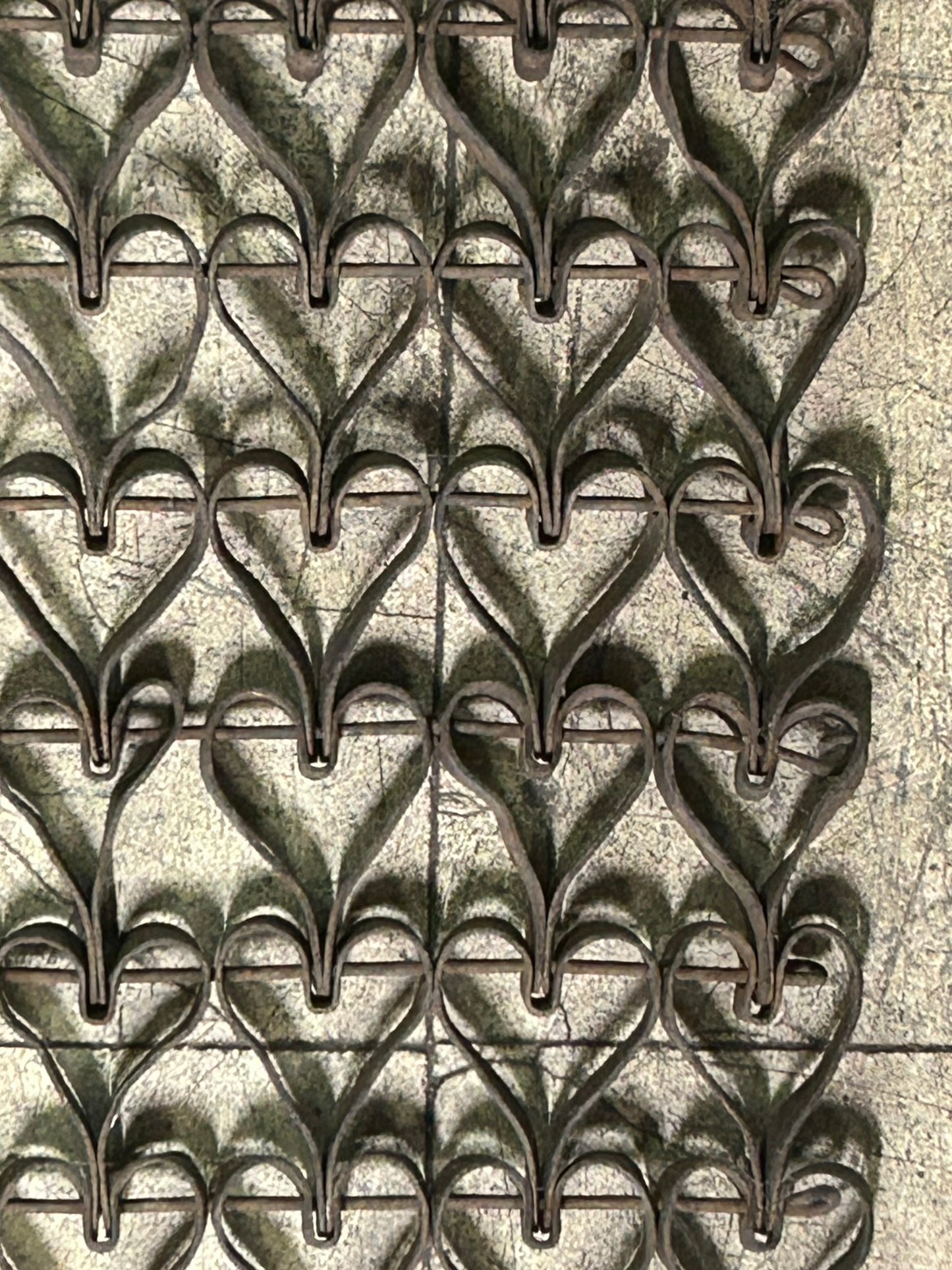 IRON ANTIQUE SCRAPER MAT WITH HEART DESIGNS