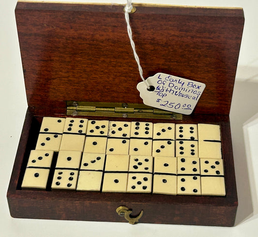 EARLY BOX OF DOMINOS WITH DOMINO DESIGN LID BOX