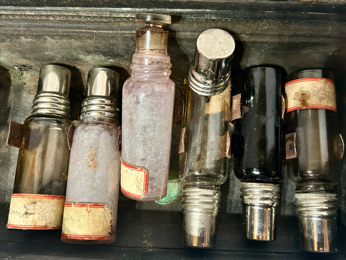 ANTIQUE DOCTORS MEDICINE KIT