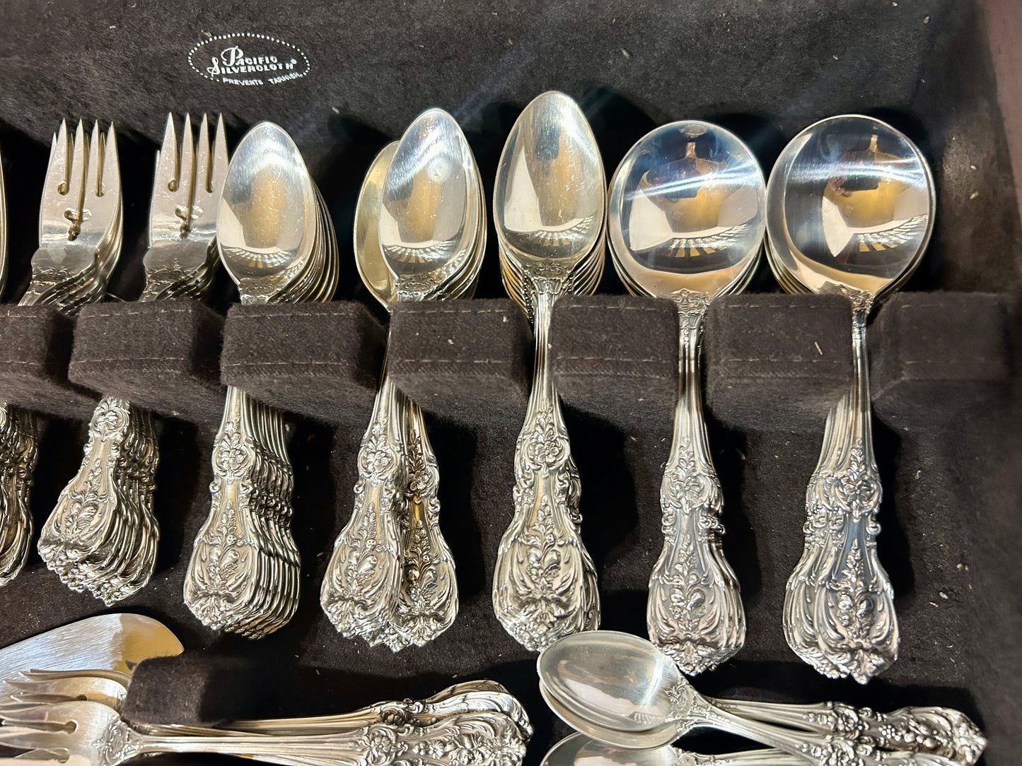 STERLING FRANCIS 1 PATTERN 120 PIECE FLATWARE SET