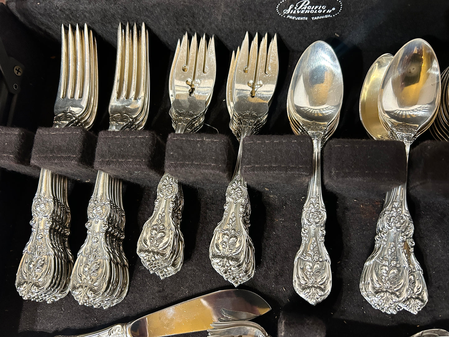 STERLING FRANCIS 1 PATTERN 120 PIECE FLATWARE SET