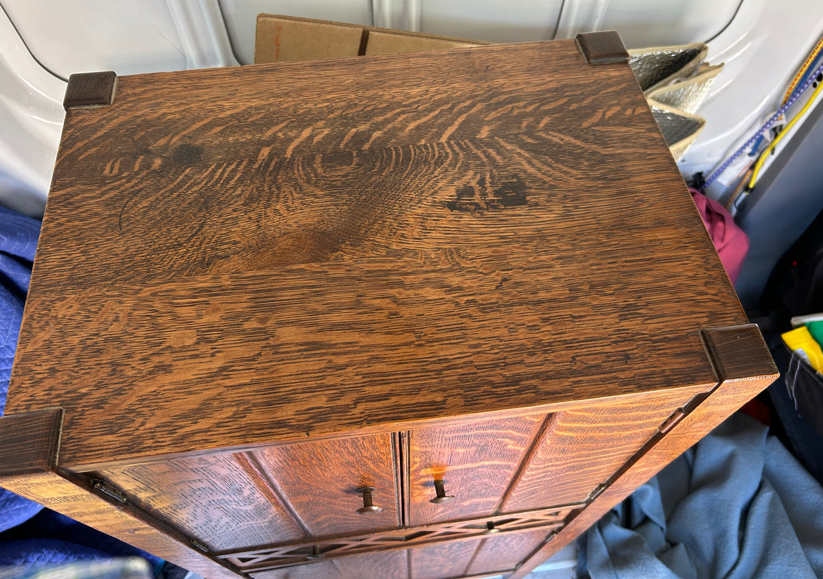 ANTIQUE ARTS AND CRAFTS OAK LIQUOR CABINET