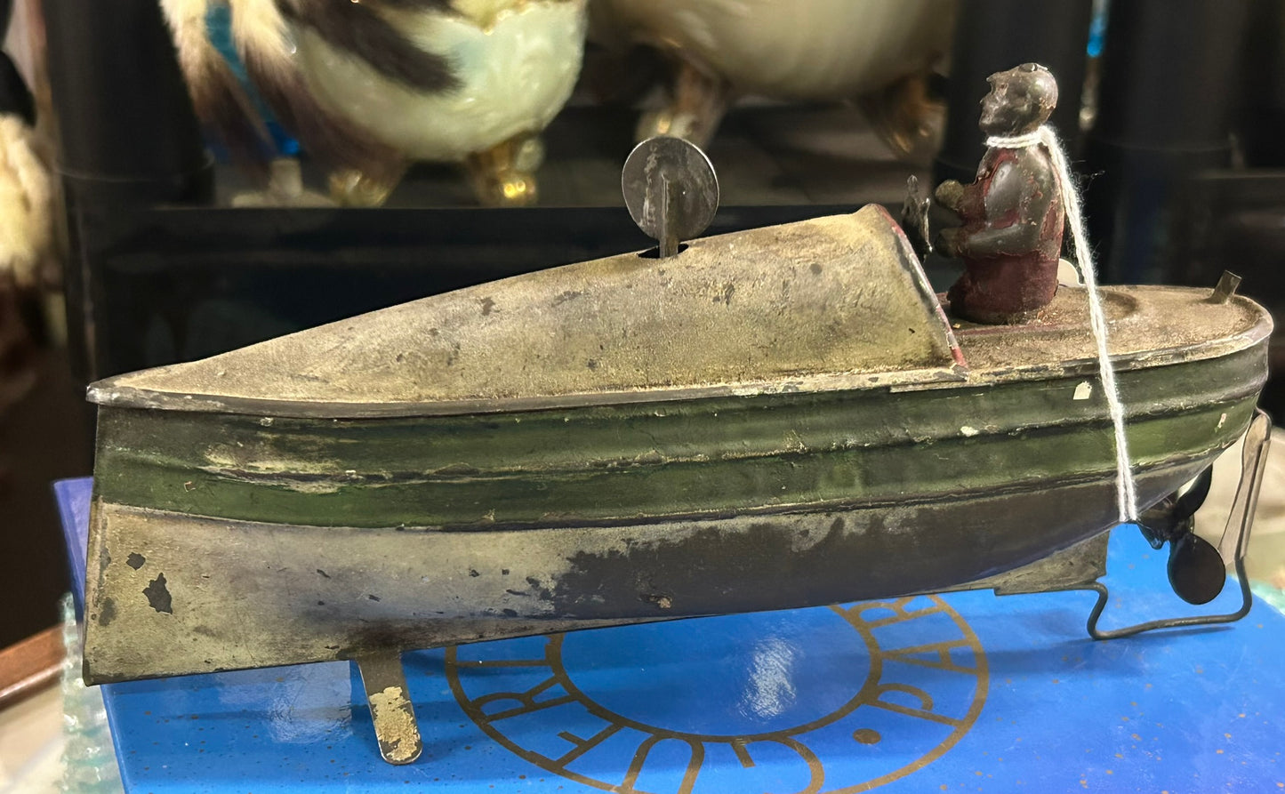 ANTIQUE TIN WIND UP BOAT