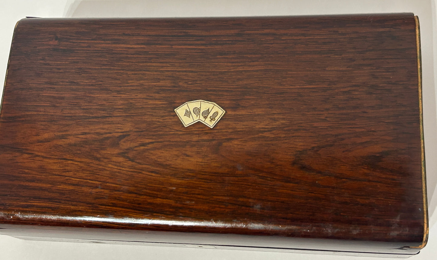 CARD COUNTERS IN ANTIQUE ROSEWOOD BOX WITH DYED BONE COUNTERS