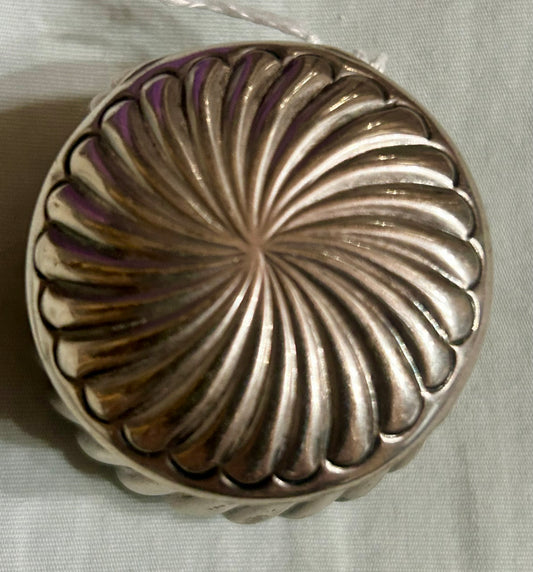 STERLING SILVER EARLY RIBBED BOX