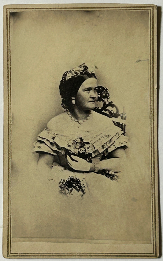 MARY TODD LINCOLN CDV PHOTOGRAPH WITH MAKER ON REVERSE
