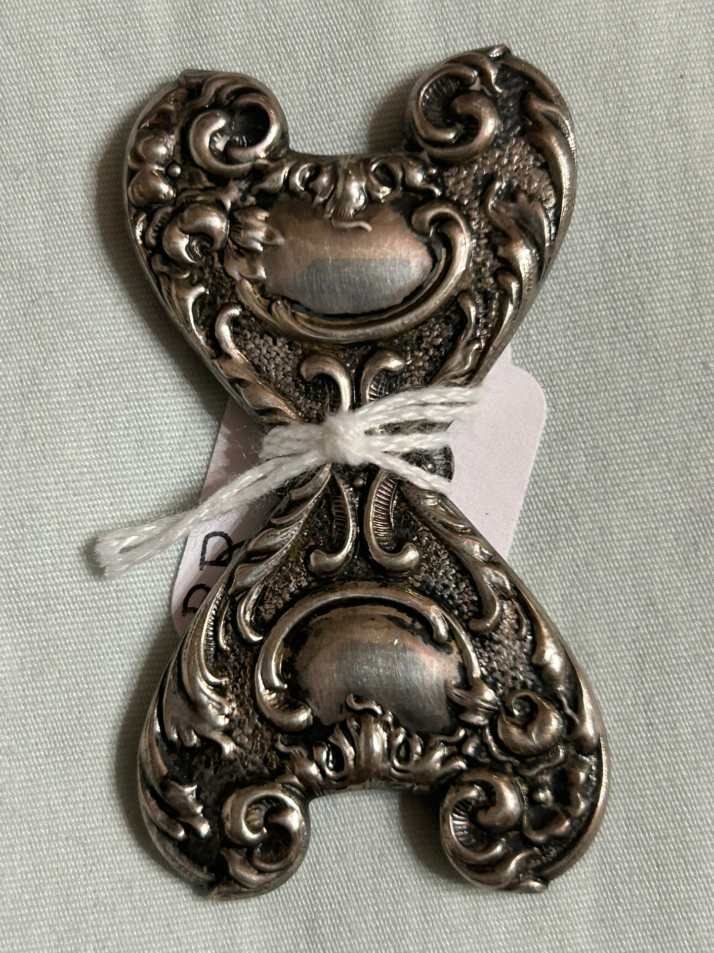 STERLING ANTIQUE THREAD HOLDER