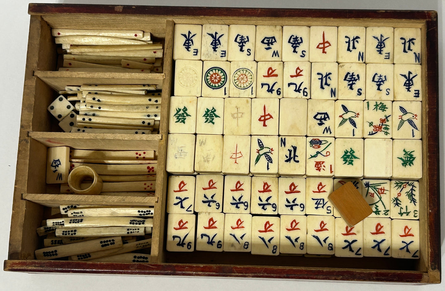 ANTIQUE MAHJONG SET WITH 145 BONE TILES