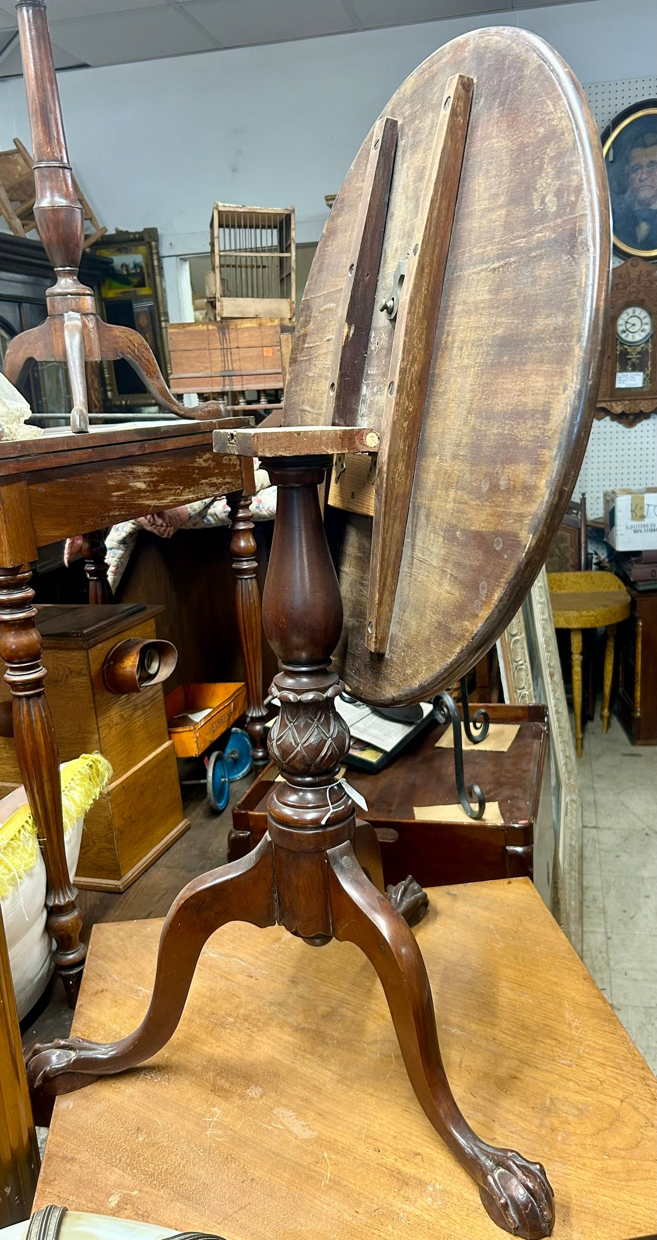 EARLY 1800'S AMERICAN INLAID TILT TOP TABLE WITH CLAW FEET