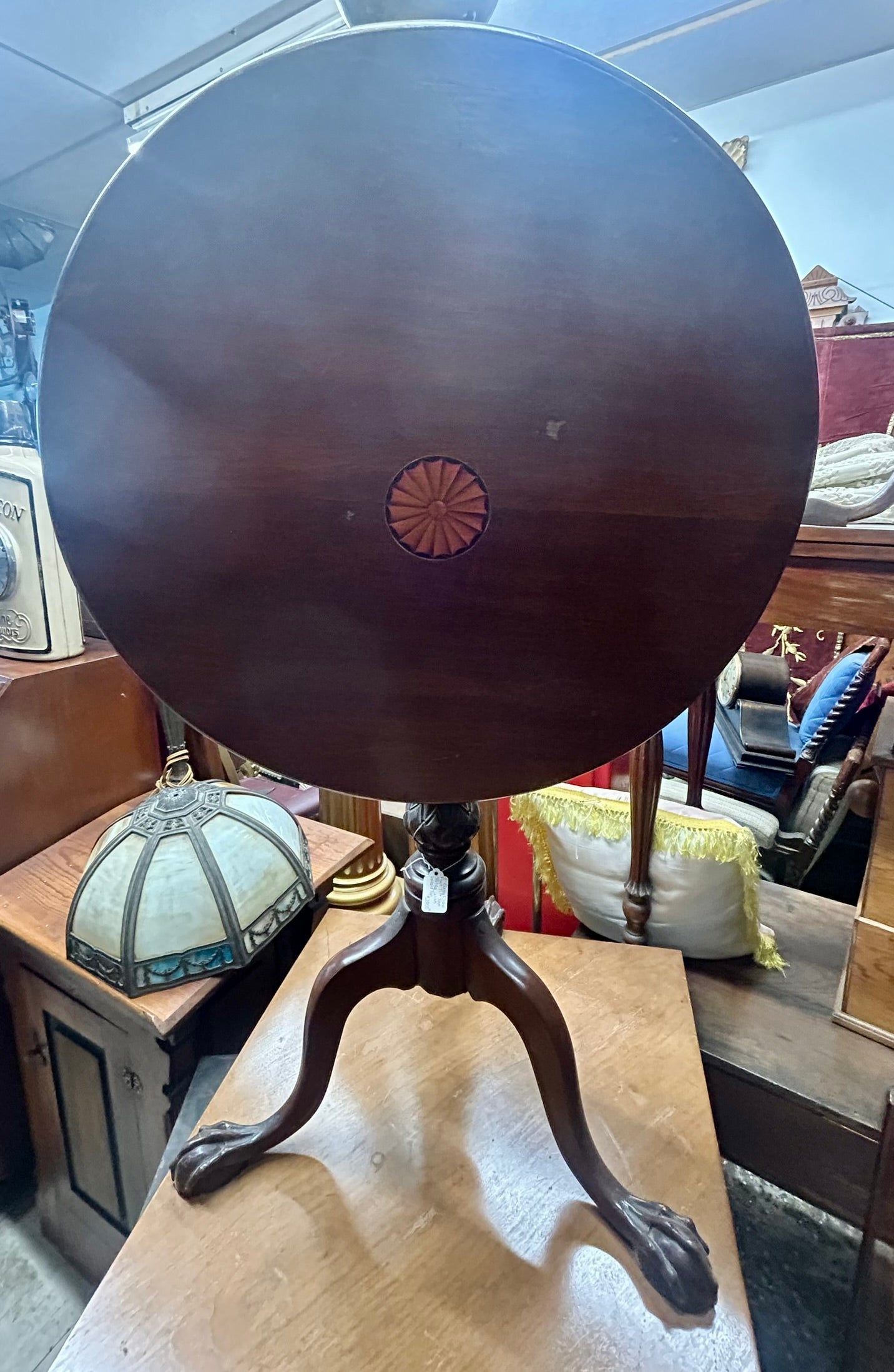 EARLY 1800'S AMERICAN INLAID TILT TOP TABLE WITH CLAW FEET
