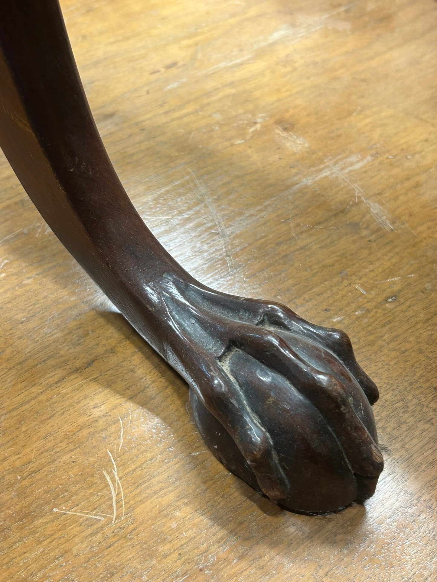 EARLY 1800'S AMERICAN INLAID TILT TOP TABLE WITH CLAW FEET