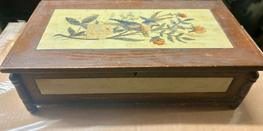 FOLK ART ANTIQUE BOX WITH PAINTED BIRDS