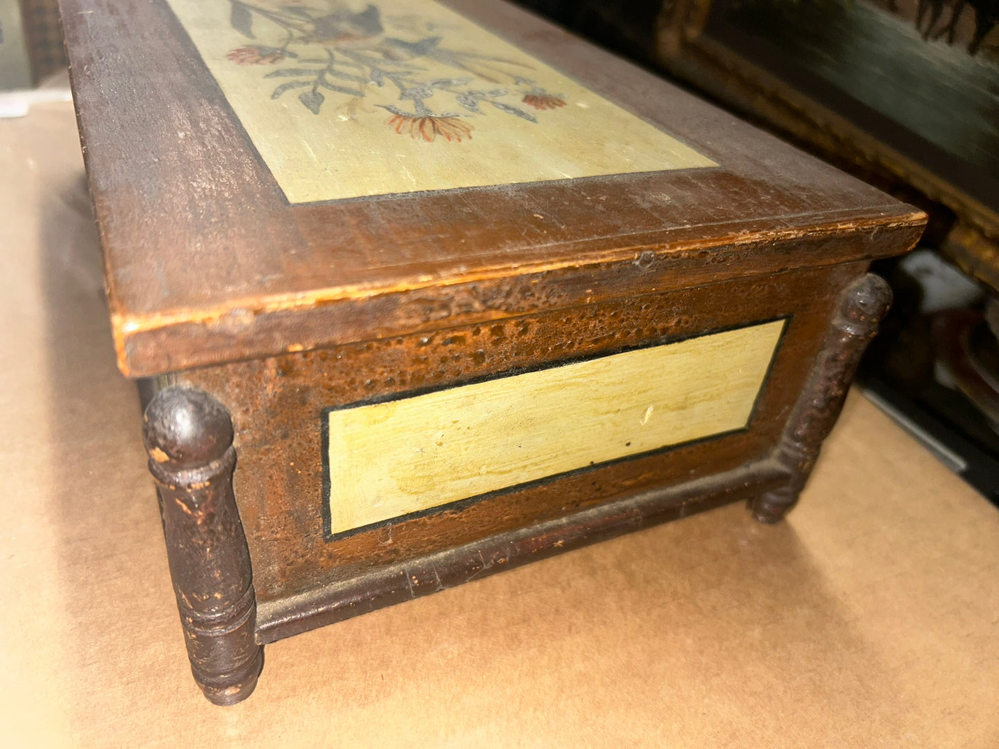 FOLK ART ANTIQUE BOX WITH PAINTED BIRDS