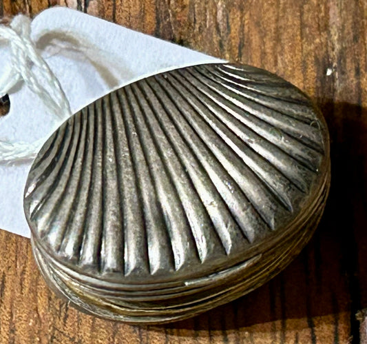 STERLING VINAIGRETTE IN SHELL DESIGN CIRCA 1800