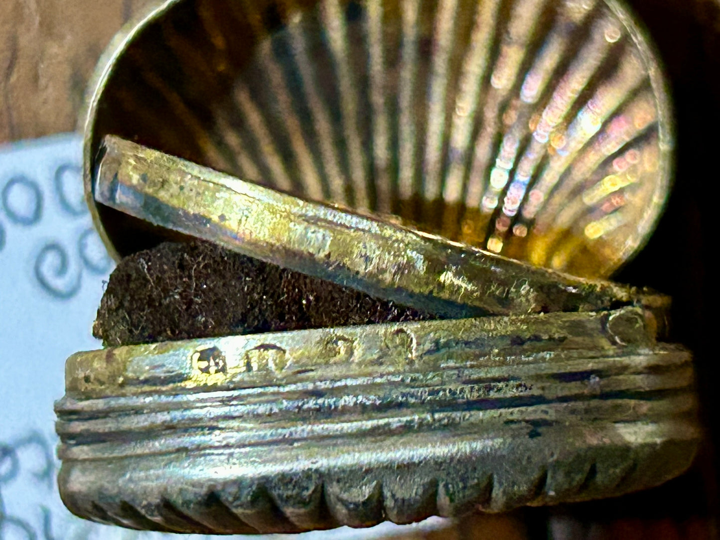 STERLING VINAIGRETTE IN SHELL DESIGN CIRCA 1800