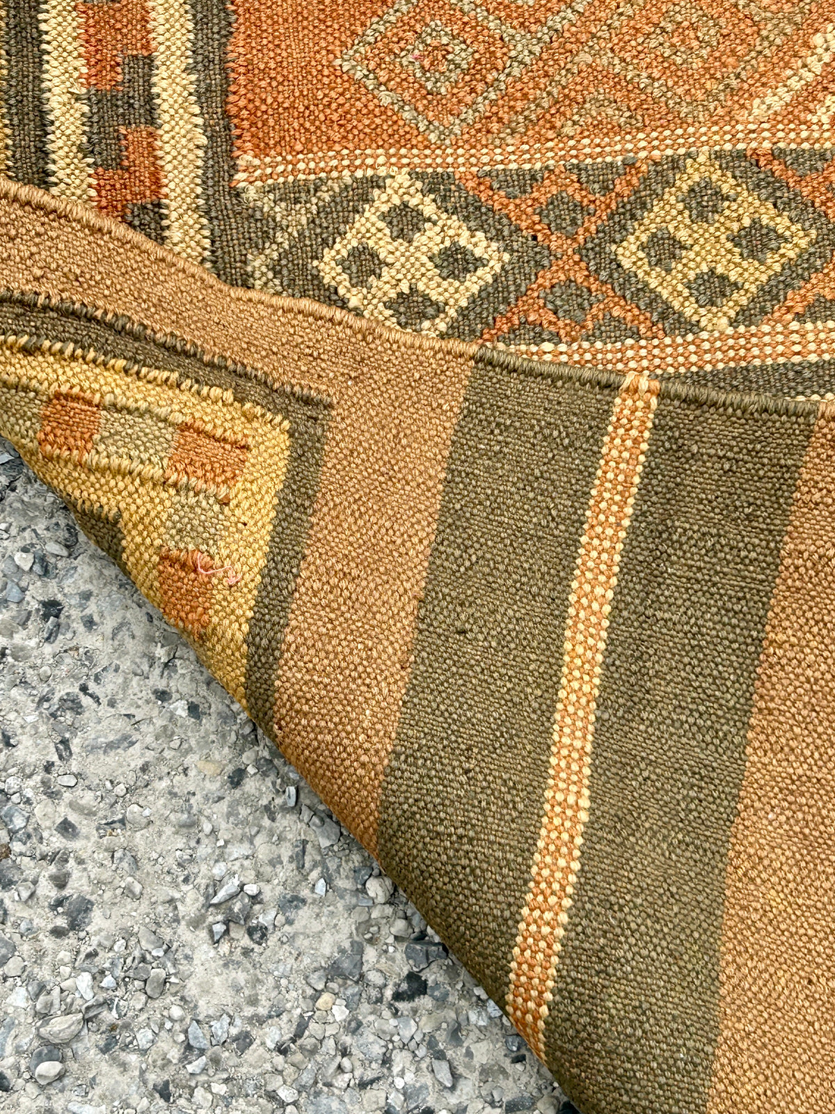 TRIBAL RUG WITH ORANGE AND BROWN CENTER SQUARES