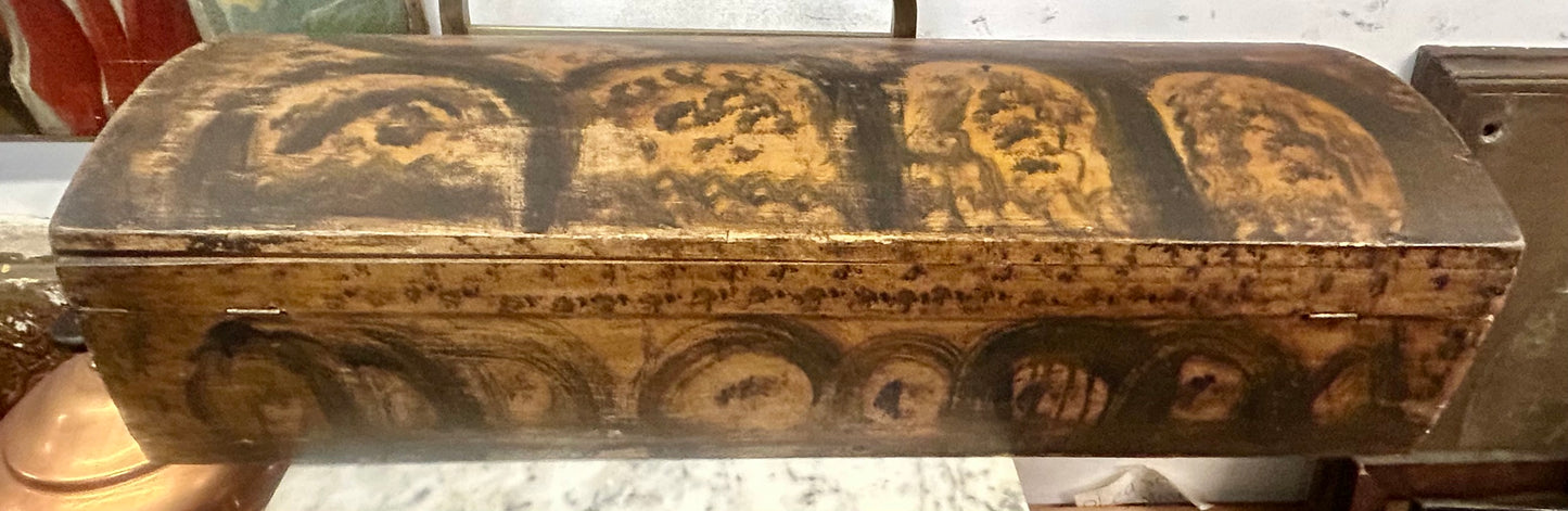 PAINTED DECORATION EARLY DOME TOP WOOD BOX