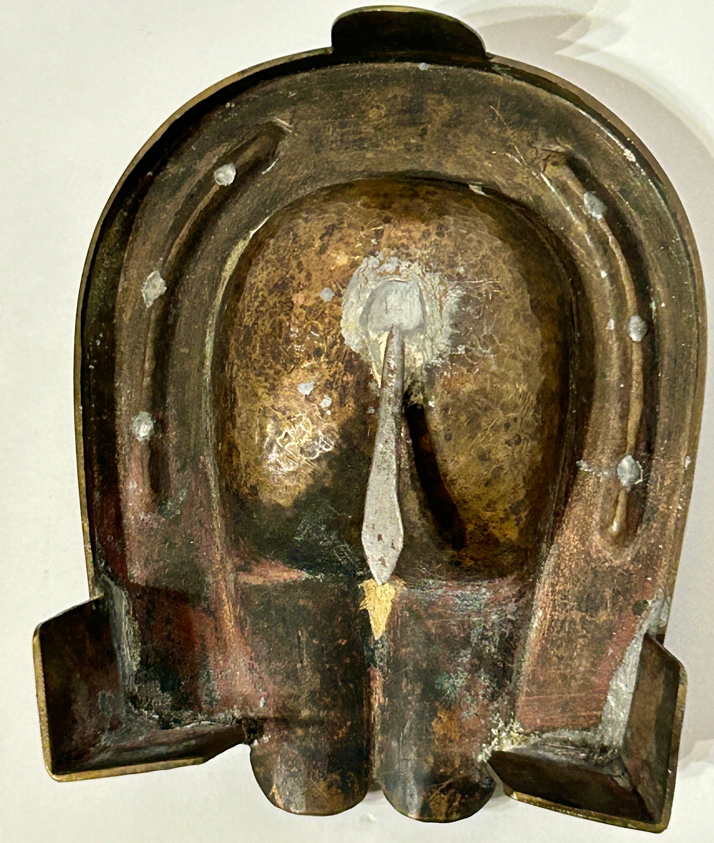 HORSESHOE FIGURAL HAMMERED COPPER ASHTRAY WITH DONKEY BUTT UNDERNEATH