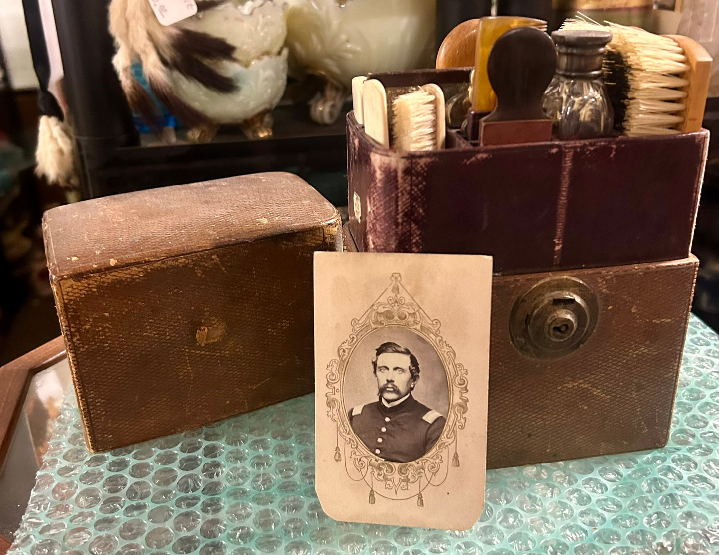 CIVIL WAR OFFICERS GROOMING KIT COMPLETE WITH HIS PHOTO