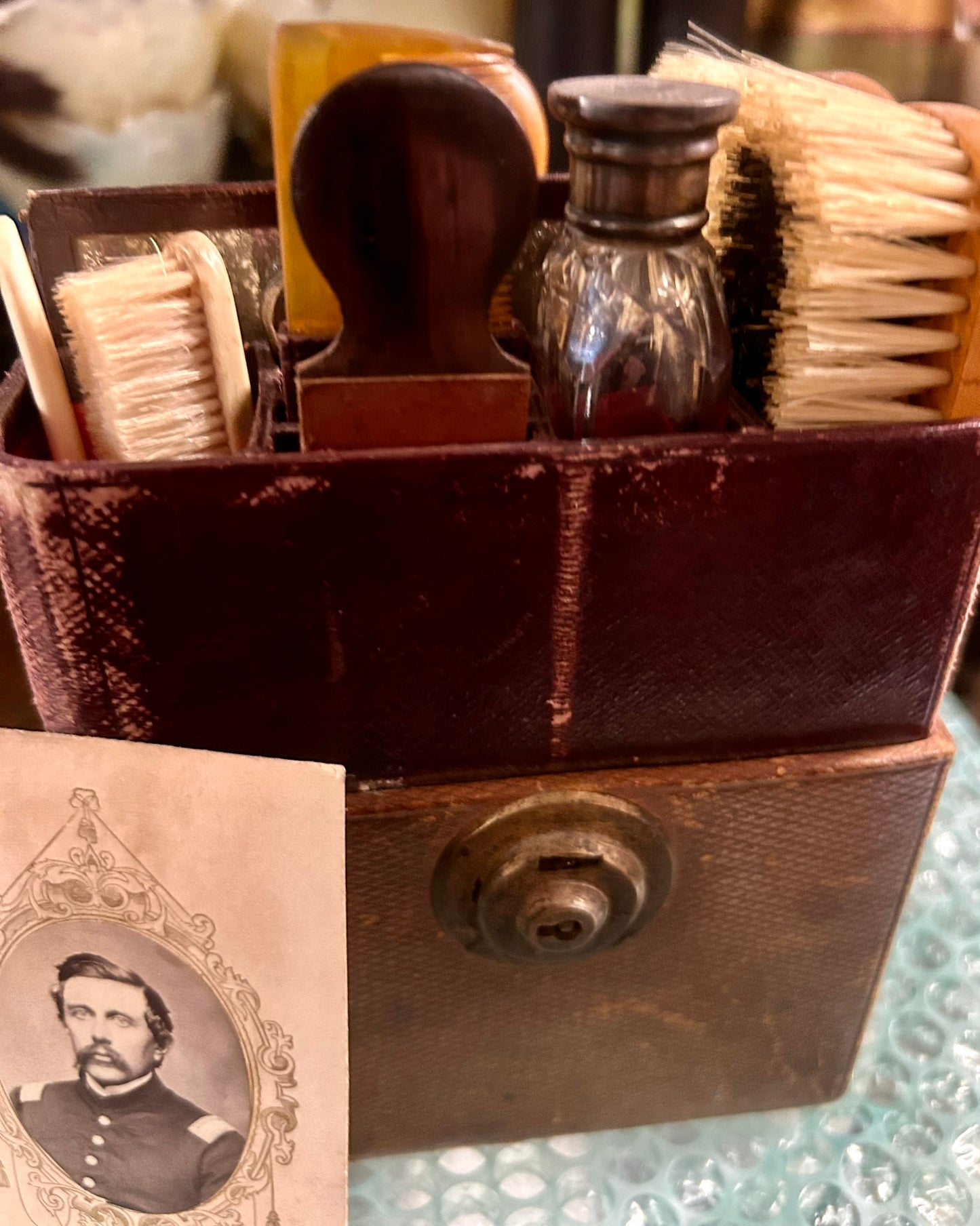CIVIL WAR OFFICERS GROOMING KIT COMPLETE WITH HIS PHOTO