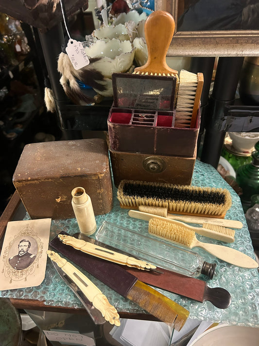 CIVIL WAR OFFICERS GROOMING KIT COMPLETE WITH HIS PHOTO