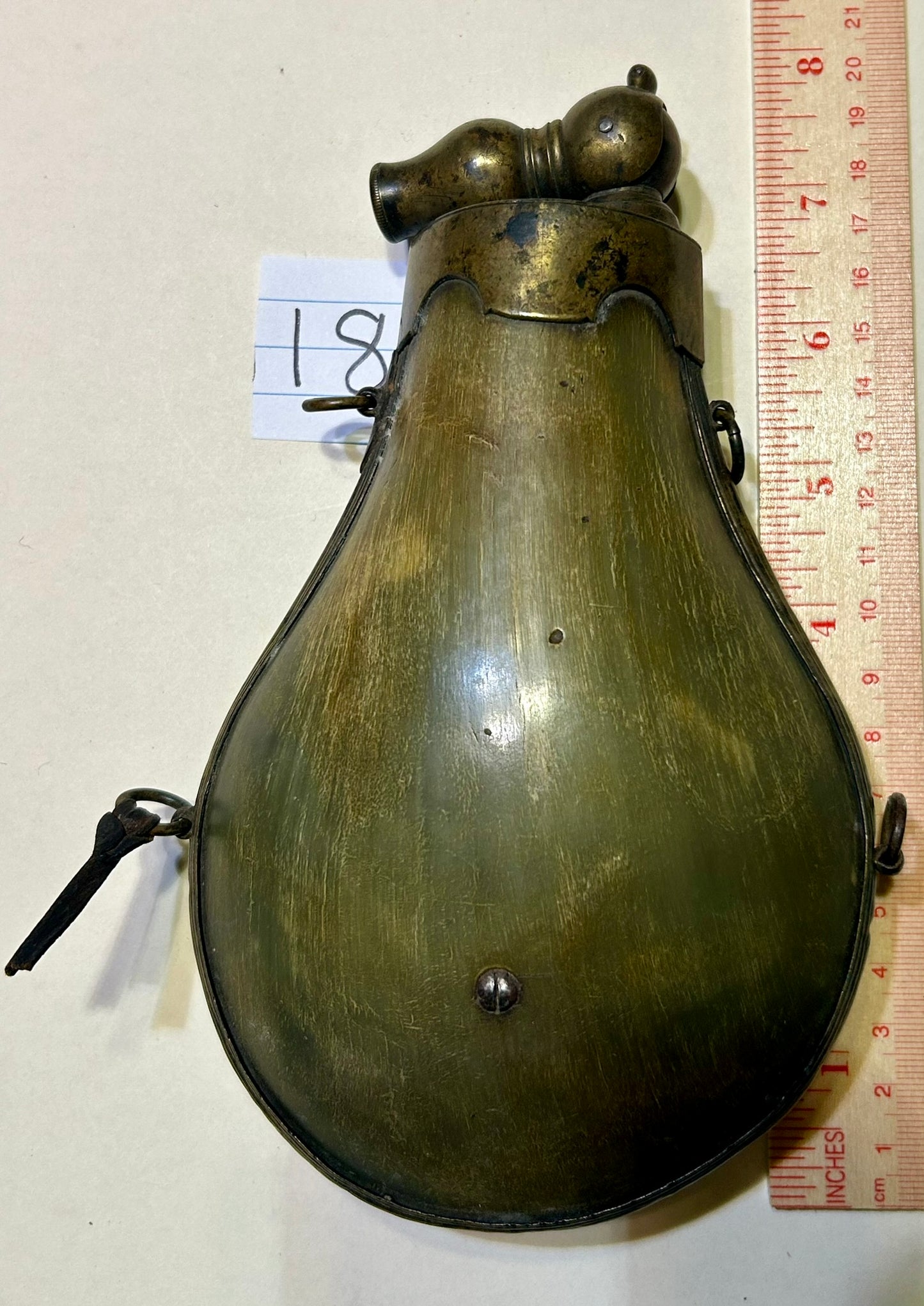 ANTIQUE LARGE POWDER FLASK MADE OF HORN PROBABLY EUROPEAN