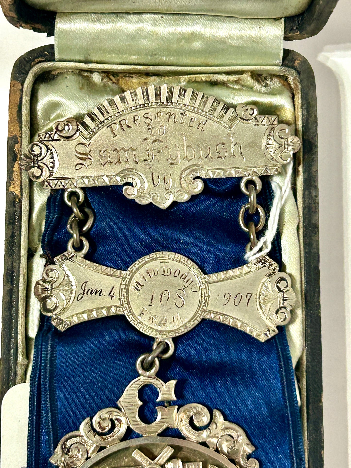 MASONIC ANTIQUE 1907 FANCY MEDAL IN PRESENTATION BOX