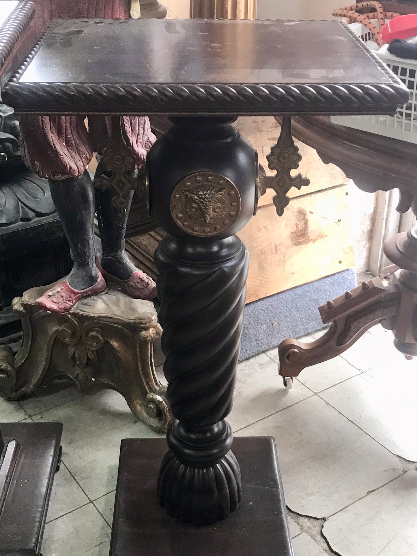 ANTIQUE MAHOGANY SET OF THREE PEDESTALS WITH OWL HEADS
