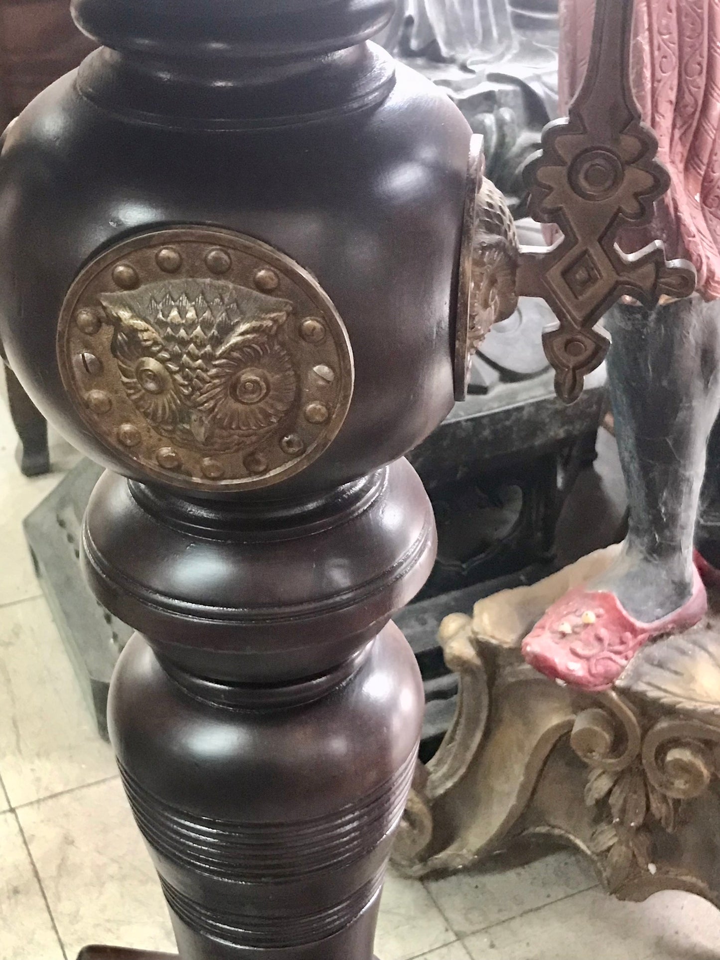 ANTIQUE MAHOGANY SET OF THREE PEDESTALS WITH OWL HEADS