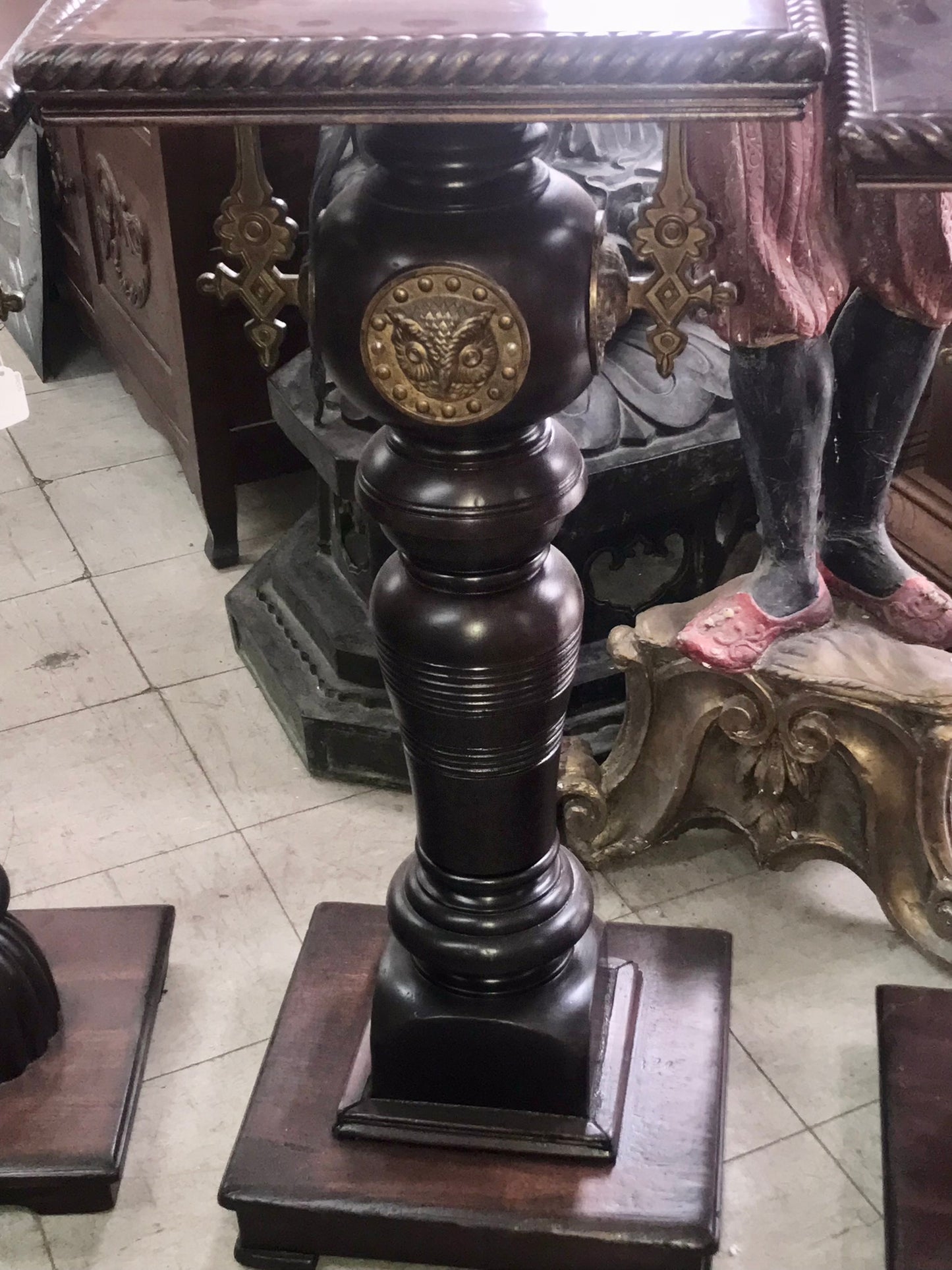 ANTIQUE MAHOGANY SET OF THREE PEDESTALS WITH OWL HEADS