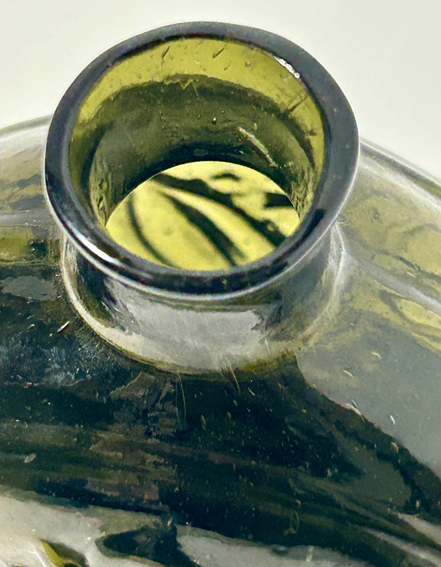 EARLY AMERICAN GLASS GREEN CORNUCOPIA FLASK