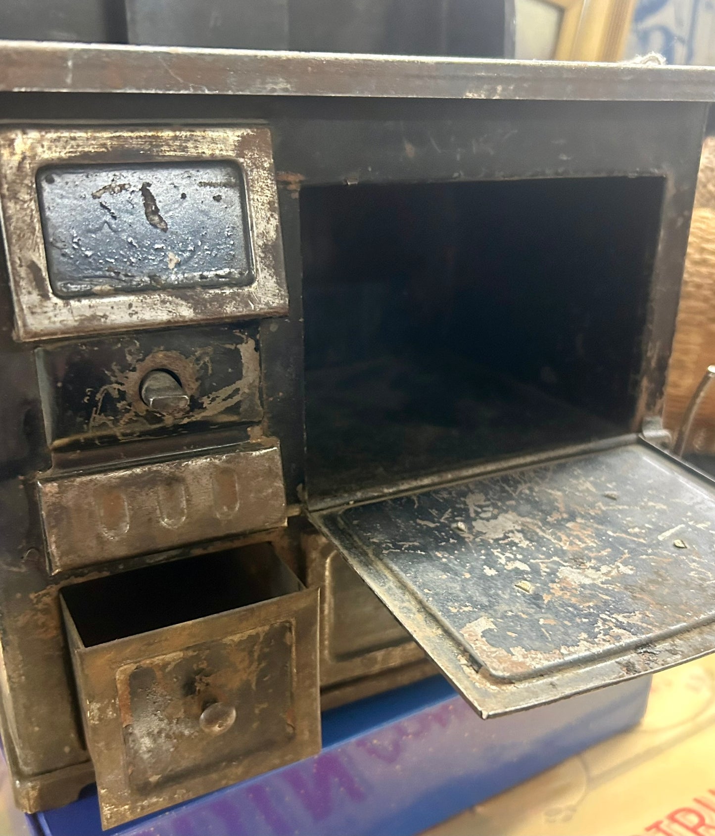 GARLAND STOVES ANTIQUE SALESMAN SAMPLE STOVE